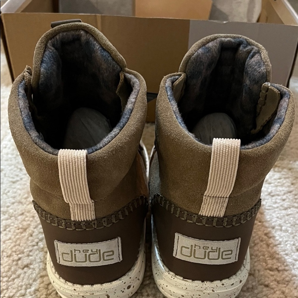Hey Dude Lea Suede Hazelnut Boots Womens - Picture 2 of 4